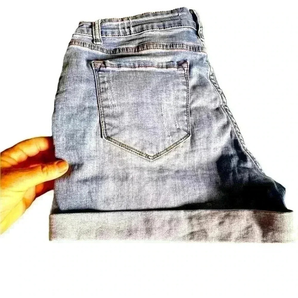 Kancan size 13/ 30 distressed cuffed shorts NWT. Stretchy! - Picture 4 of 6